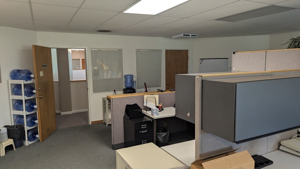 More Photos Of 20055 SW Pacific Hwy, Sherwood Office For Lease