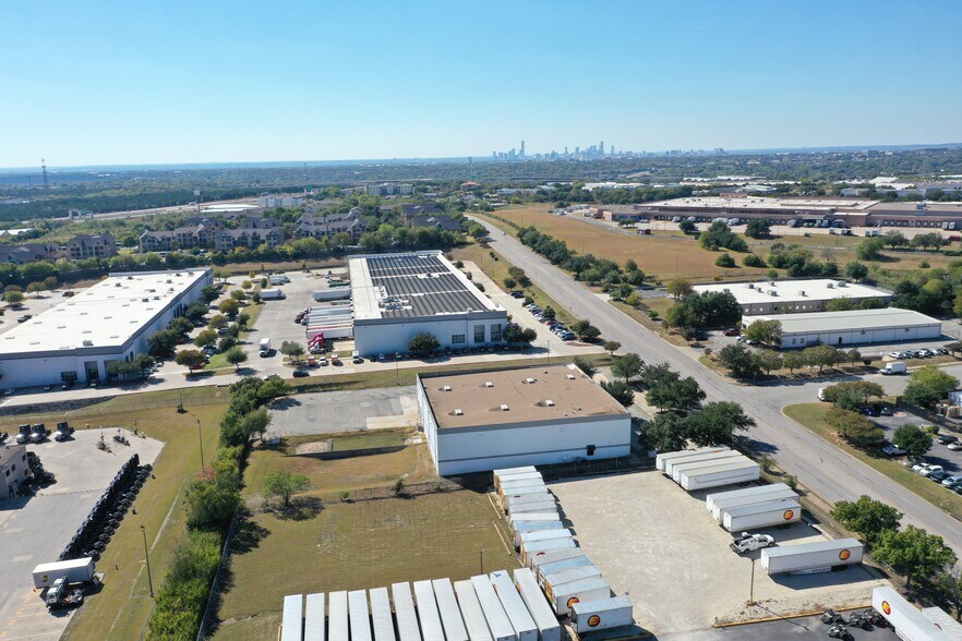 More Photos Of 8020 Exchange Dr, Austin Warehouse For Lease