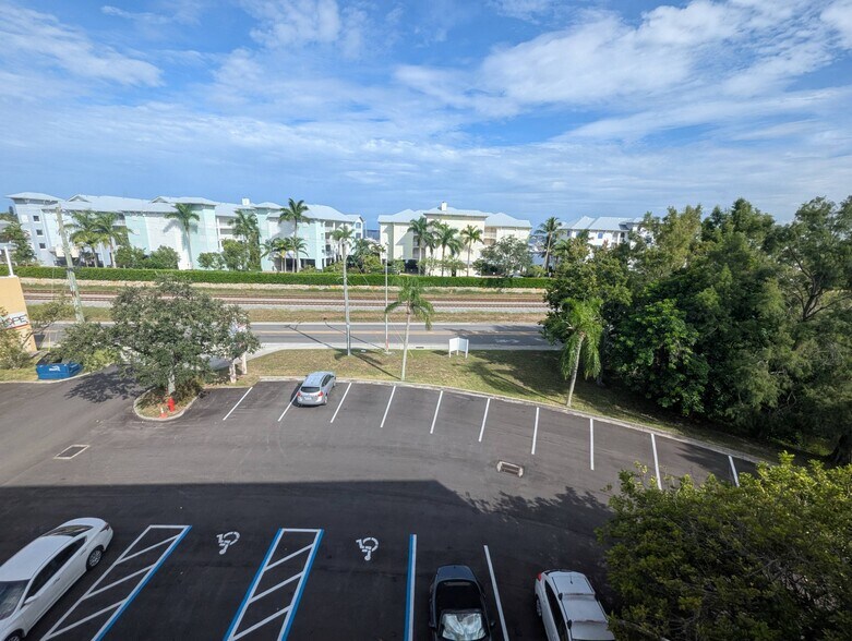 More Photos Of 701 NW Federal Hwy, Stuart Medical For Lease