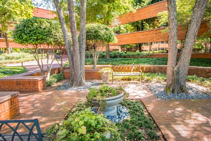 More Photos Of 1080 Holcomb Bridge Rd, Roswell Office Residential For Lease