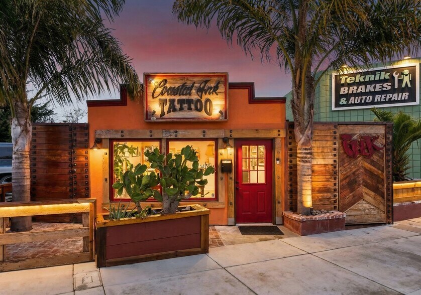 More Photos Of 1637 Del Monte Blvd, Seaside Storefront For Sale