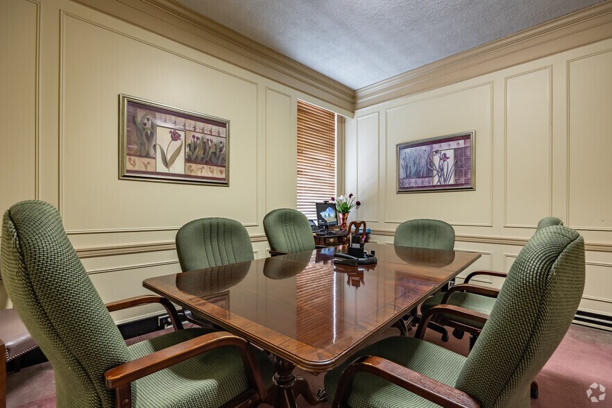 More Photos Of 128 S Washington St, Albany Freestanding For Lease