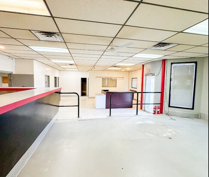 Primary Photo Of 605 Main St, Great Bend Storefront Retail Office For Lease