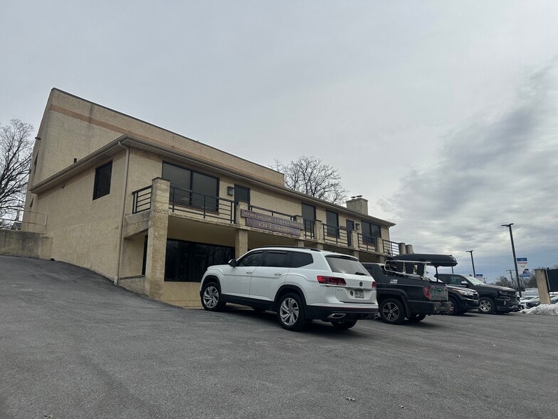 More Photos Of 2 N Lakeside Ave, Berwyn Office For Lease