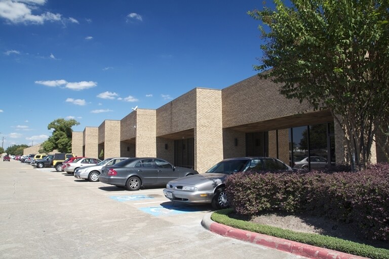More Photos Of 7505-7563 South Fwy, Houston Unknown For Lease