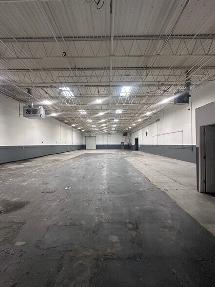 More Photos Of 2468-2470 Industrial Row Dr, Troy Warehouse For Lease