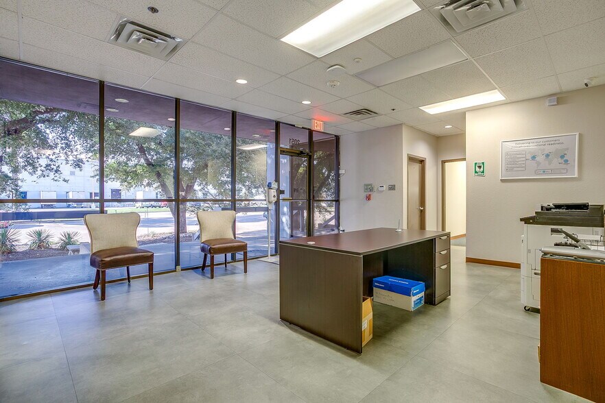 More Photos Of 2051 Franklin Dr, Fort Worth Warehouse For Lease