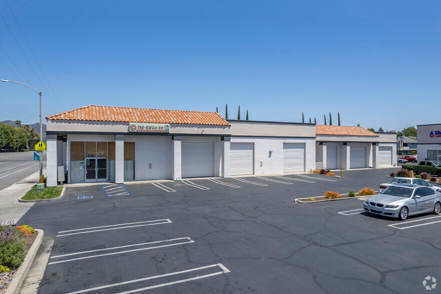 Primary Photo Of 2121 E Valley Pky, Escondido Unknown For Lease