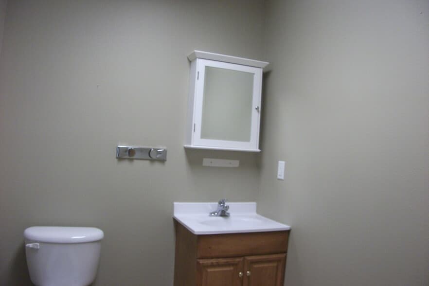 More Photos Of 5880 Enterprise Dr, Casper Flex For Lease