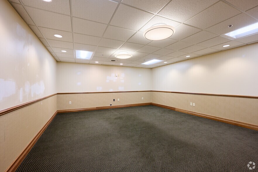 More Photos Of 300 Main St, East Rochester Medical For Lease