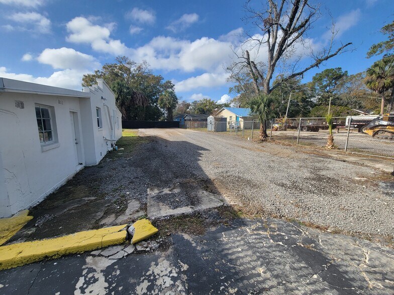 More Photos Of 2893 Edison Ave, Jacksonville Storefront Retail Office For Lease