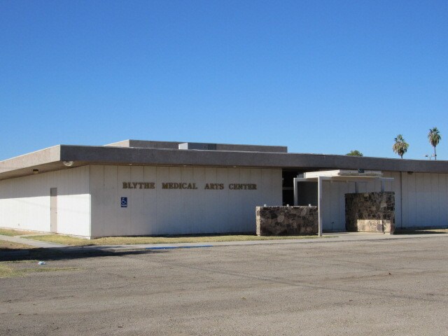More Photos Of 500 N Broadway Ave, Blythe Medical For Sale