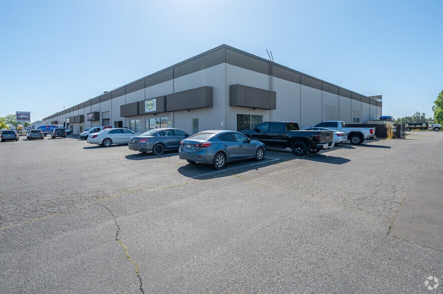 More Photos Of 3120-3190 Orange Grove Ave, North Highlands Distribution For Lease
