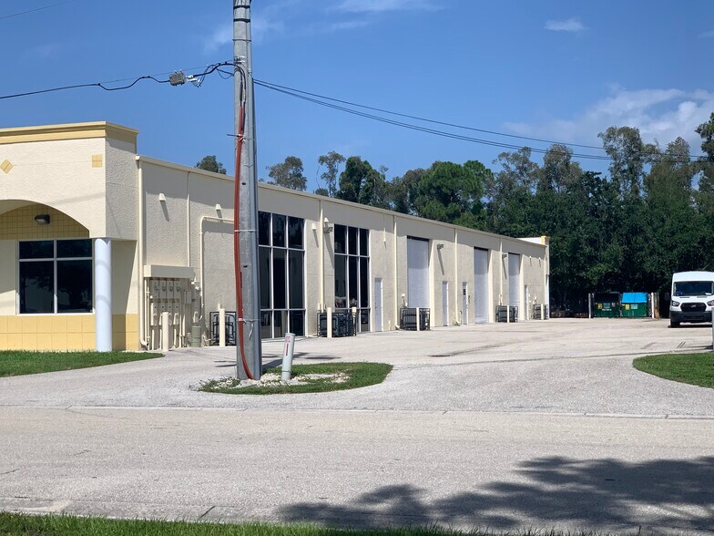 More Photos Of 17041 Alico Commerce Ct, Fort Myers Light Manufacturing For Sale