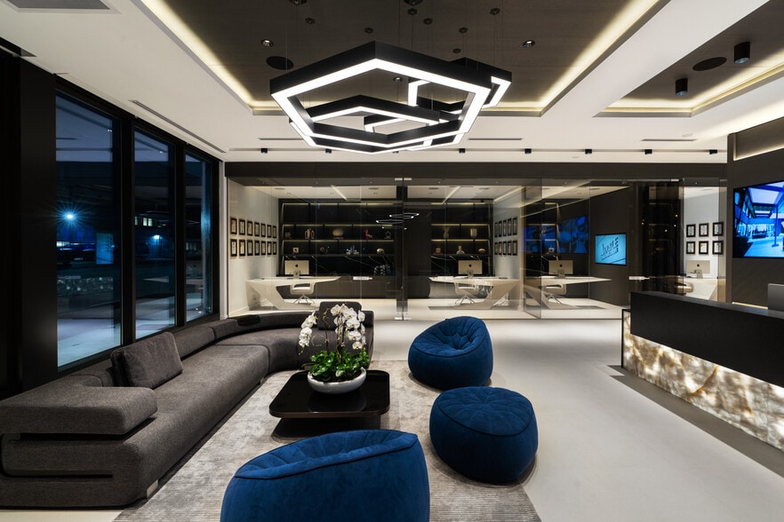 More Photos Of 1406 Pemberton Ave, North Vancouver Storefront For Sale