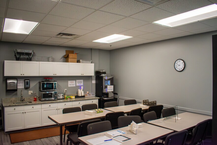 More Photos Of 4 Manley St, West Bridgewater Warehouse For Lease