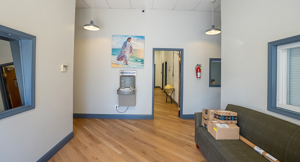 More Photos Of 4400 Pennwood Rd, Brentwood Warehouse For Sale