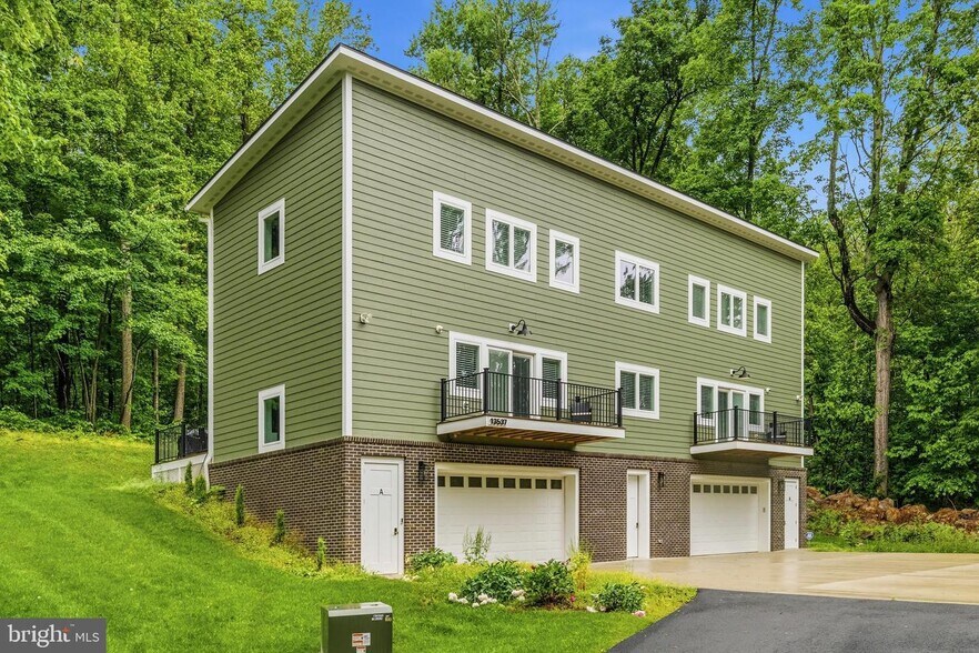 More Photos Of 13537 Hanging Rock Ln, Lovettsville Multifamily For Sale