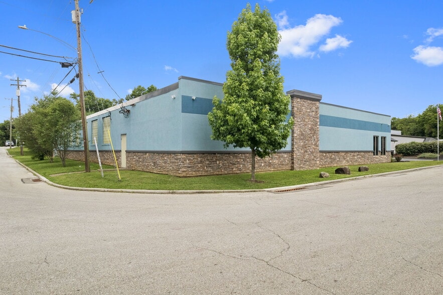 More Photos Of 6315 Warrick Ave, Cincinnati Manufacturing For Lease