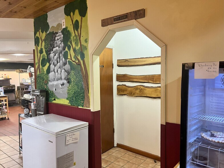 More Photos Of 1267 Elk Grove Rd, Benton Restaurant For Sale