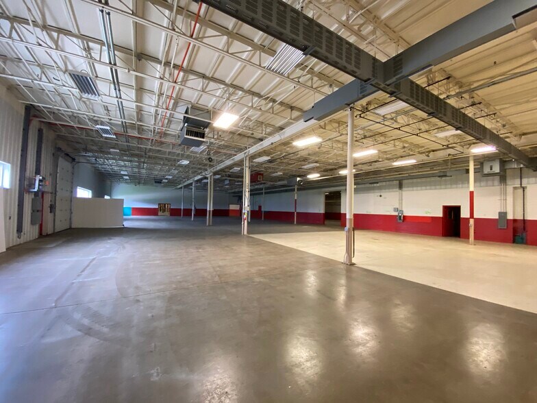 More Photos Of 1007 S 12th St, Watertown Warehouse For Lease