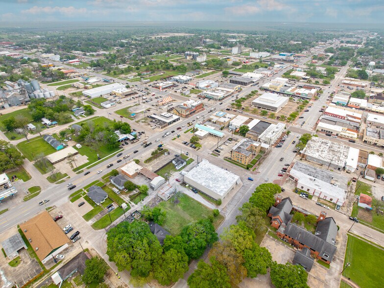 More Photos Of 1521 6th St, Bay City General Retail For Sale