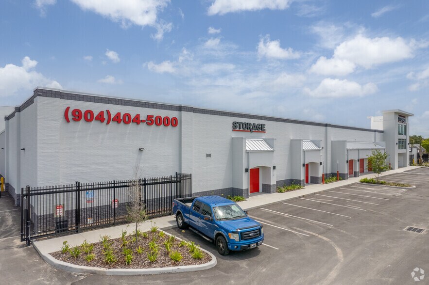 More Photos Of 3555 St Johns Bluff Rd, Jacksonville Self Storage For Sale