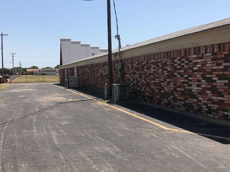 More Photos Of 3101 N 12th St, Abilene Religious Facility For Sale