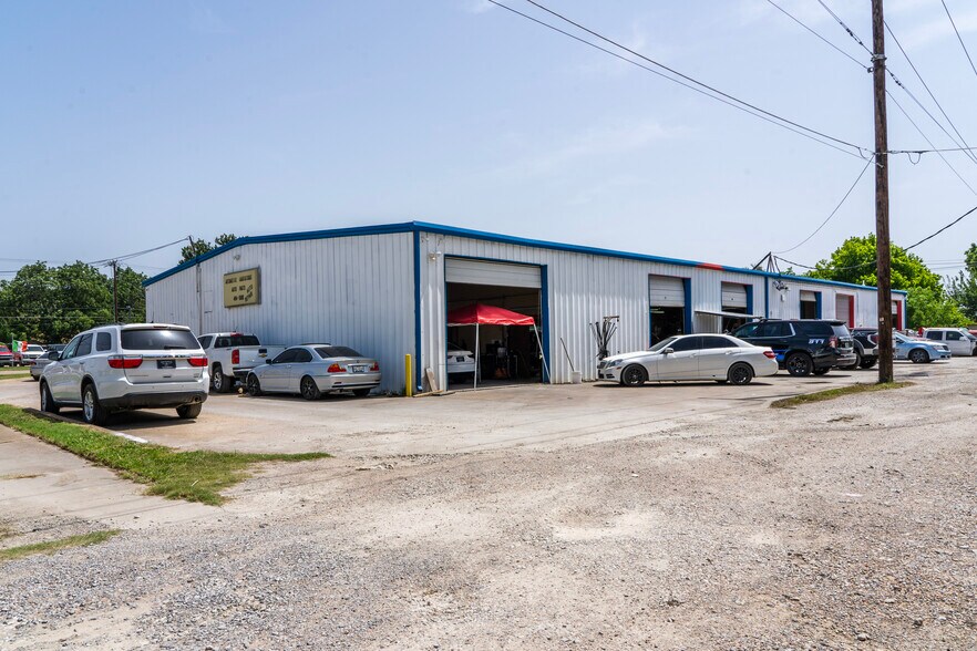 More Photos Of 308 W Avenue B, Garland Auto Repair For Sale