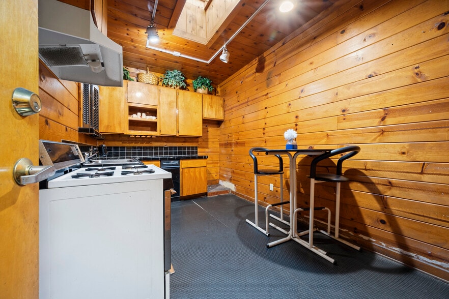 More Photos Of 4309 Crenshaw Blvd, Los Angeles Mixed Retail For Lease