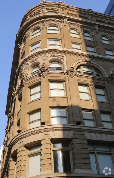 More Photos Of 1623 Main St, Dallas Apartments For Lease