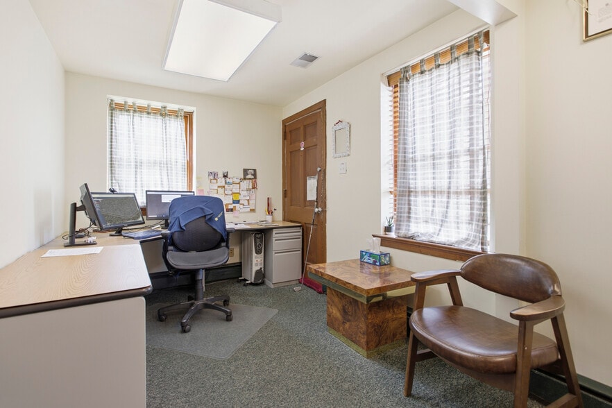 More Photos Of 678 Ferne Blvd, Drexel Hill Office For Sale