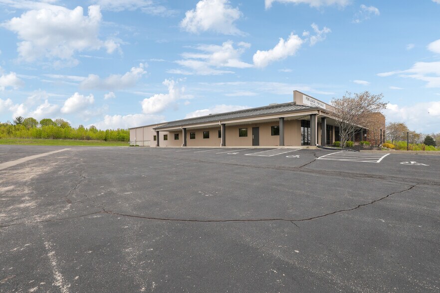 More Photos Of 60 Overbrook Dr, Monroe Flex For Sale