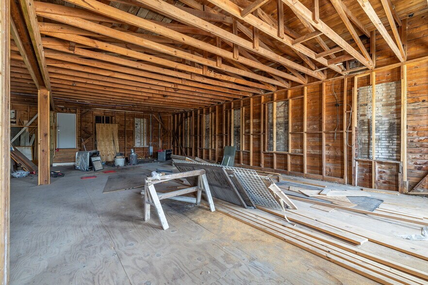 More Photos Of 5050 Broadway, Alamo Heights Restaurant For Sale