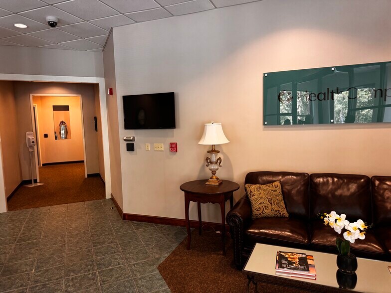More Photos Of 2100 Covington Ctr, Covington Office For Lease