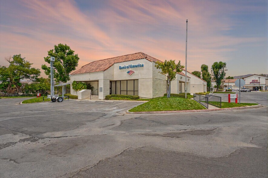 More Photos Of 2495 Lakeshore Dr, Lake Elsinore Bank For Sale