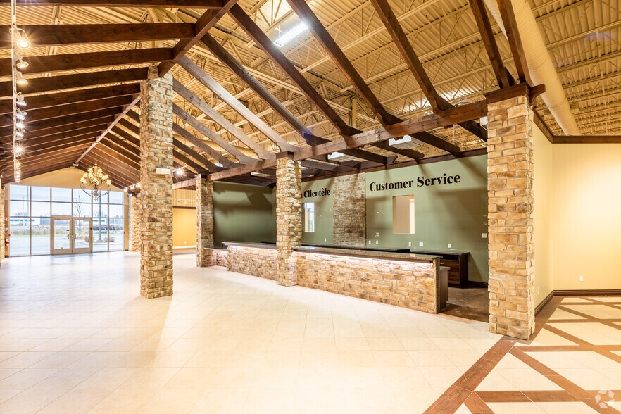 More Photos Of 1939-1979F Rue F.X. Sabourin, Saint-hubert General Retail For Lease