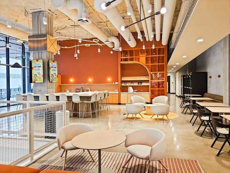 More Photos Of 200 W Monroe St, Phoenix Coworking Space