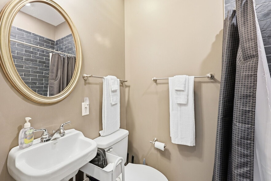 More Photos Of 18 W Franklin St, Richmond Apartments For Sale