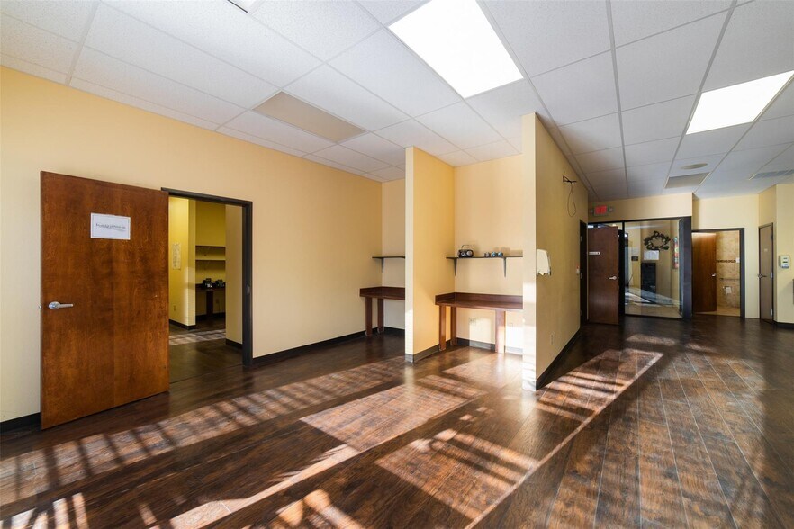 More Photos Of 720 W Nathan Lowe Rd, Arlington Medical For Sale