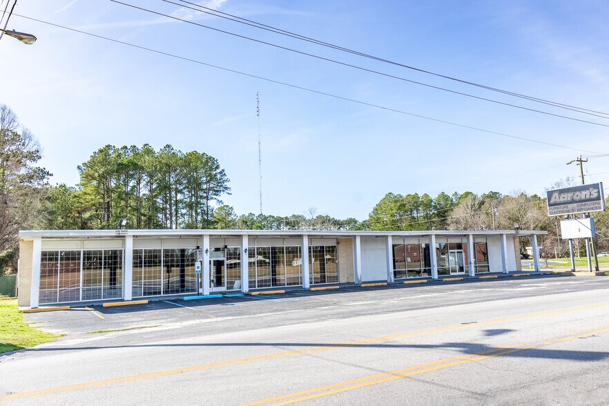More Photos Of 603 N Main St, Darlington Storefront Retail Office For Sale