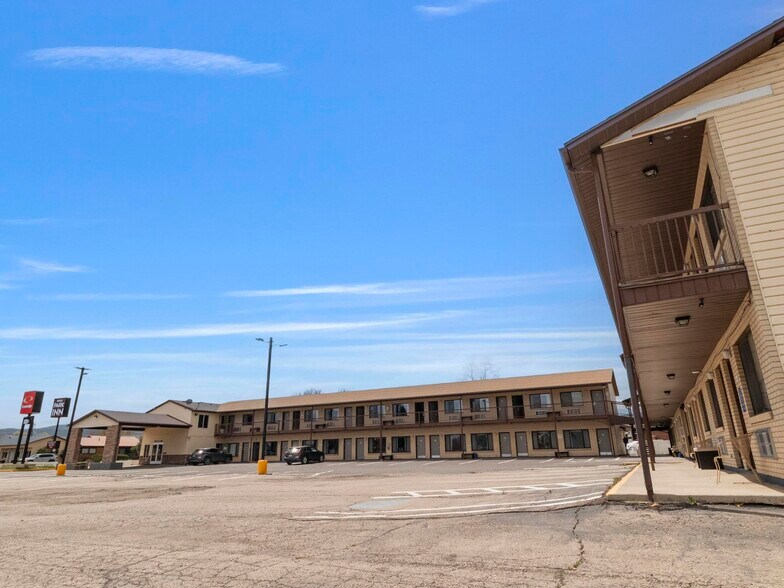More Photos Of 175 E Center St, Panguitch Hotel For Sale
