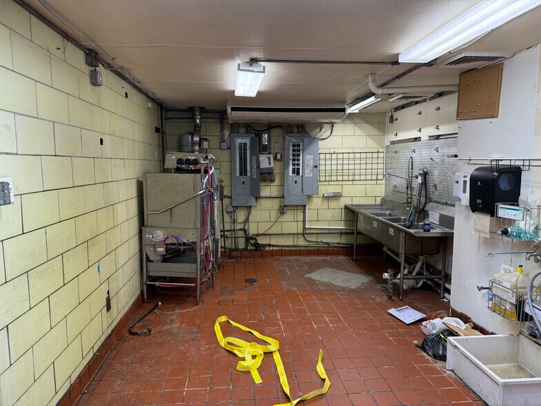 More Photos Of 1801 N Market St, Sparta Restaurant For Sale