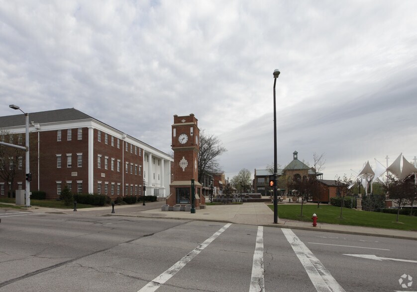 More Photos Of 2020 Front St, Cuyahoga Falls Office Residential For Lease