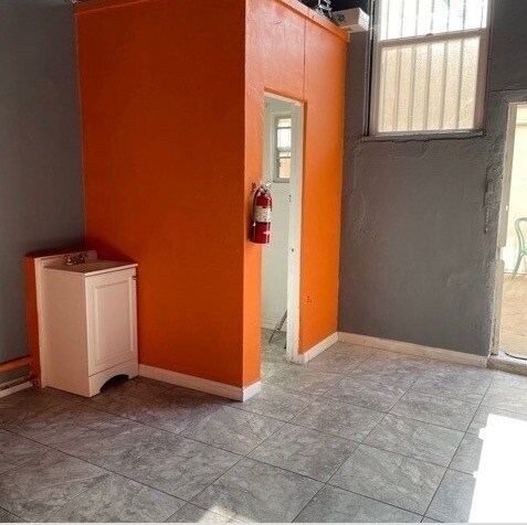 More Photos Of 6426 Lankershim Blvd, North Hollywood Storefront Retail Office For Lease