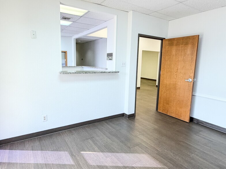 More Photos Of 1449 Forest Ln, Garland Office For Lease