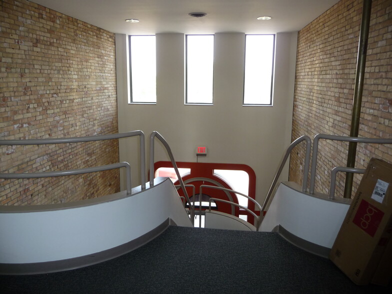 More Photos Of 131 E Franklin St, Elkhart Office For Lease