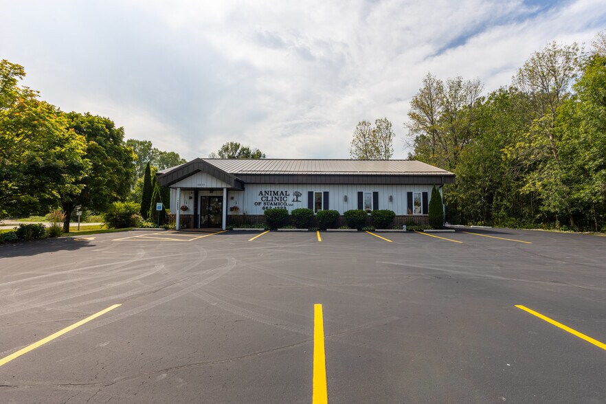 Primary Photo Of 14605 Velp Ave, Suamico Veterinarian Kennel For Sale