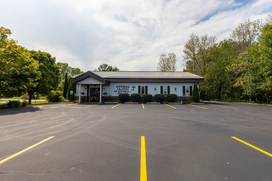 Primary Photo Of 14605 Velp Ave, Suamico Veterinarian Kennel For Lease