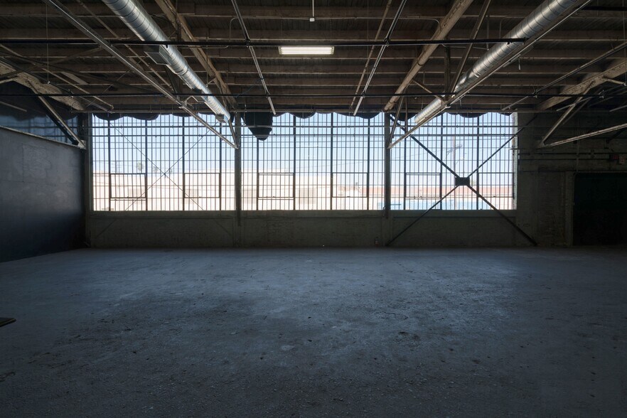 More Photos Of 6000 Avalon Blvd, Los Angeles Warehouse For Lease